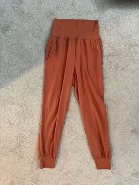 Aerie High-Waist Rust Women's Jogger Pants